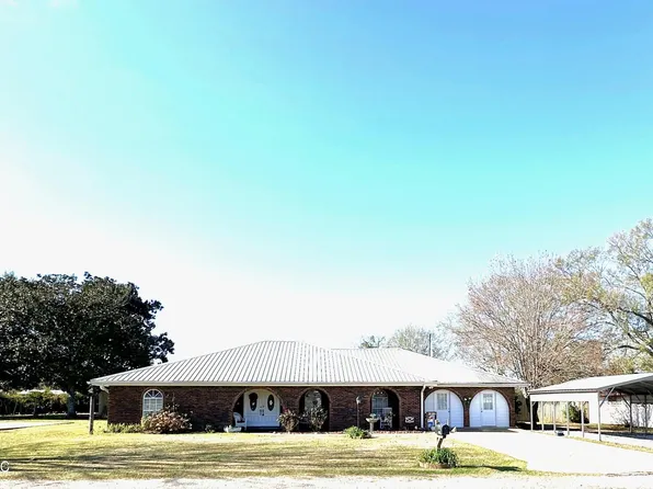 206 Cedar St, Poplarville, MS 39470