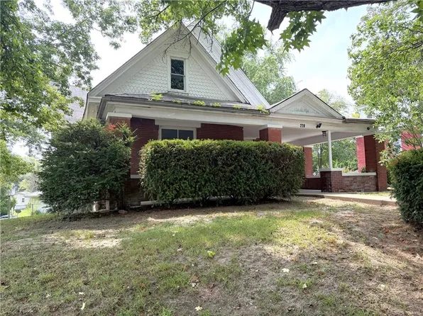 220 E Benton St, Carrollton, MO 64633