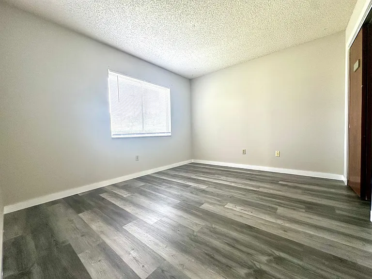 933 Bryan Ct — Photo 8