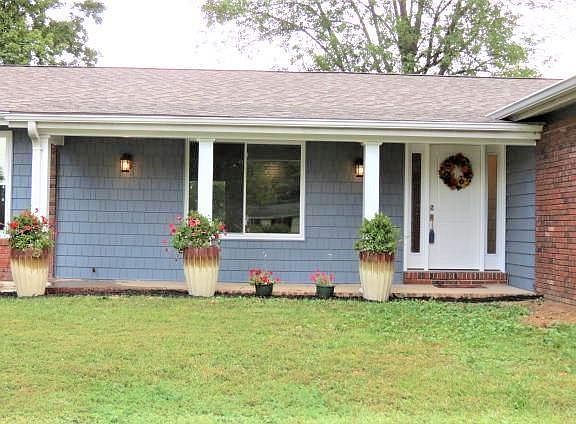 5th image of 52 White Plains Dr