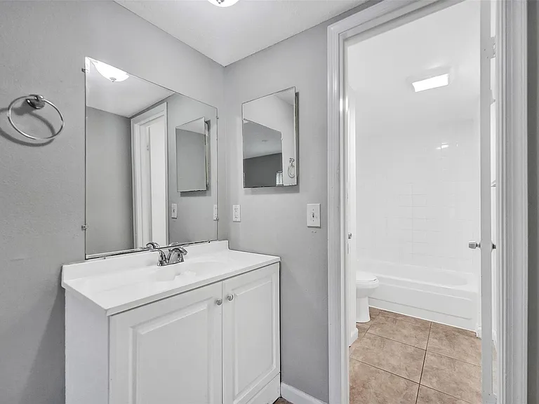 555 SE 8th St #252 — Photo 11