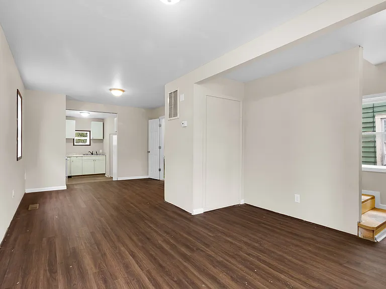 708 2nd Ave — Photo 3