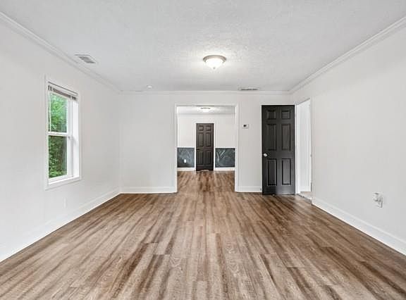 5th image of 155 Horton St