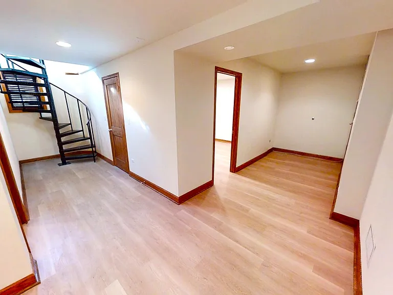 3759-61 N Lakewood Ave — Photo 10