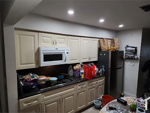 4 bed, 3000 sqft, $4,000 — Photo 3