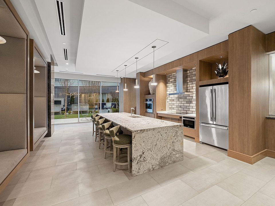 Entertaining kitchen and social lounge
