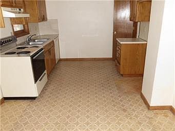 3rd image of 17607 Montgall Dr