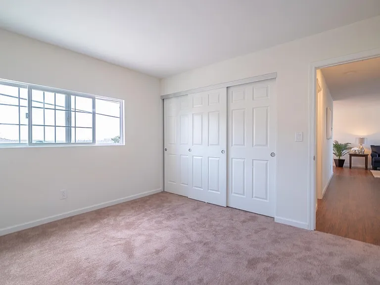 263-267 Ebony Ave — Photo 12