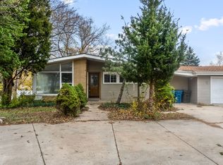 19W682 Army Trail Blvd, Addison, IL 60101