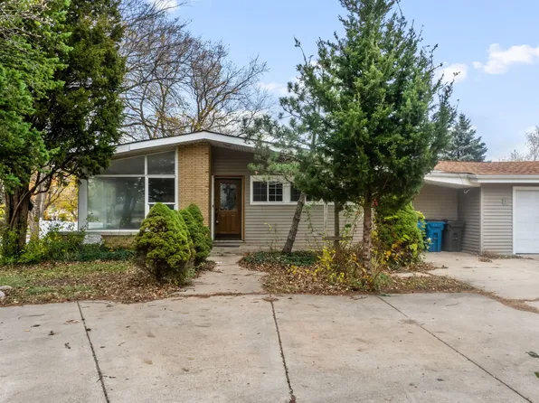 19W682 Army Trail Blvd, Addison, IL 60101