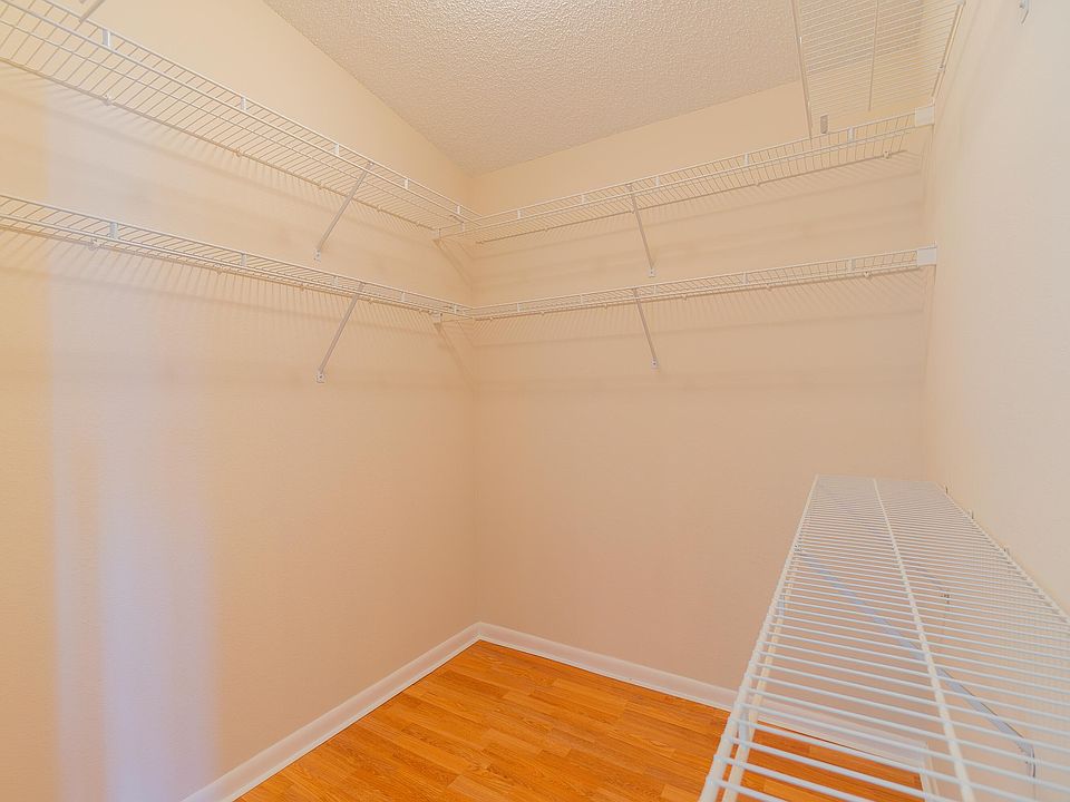 1st image of 1621 Lakefield North Court