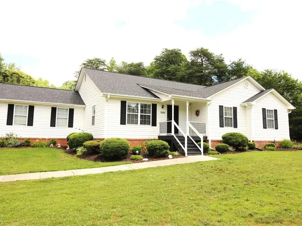3805 Polonia Ct, Browns Summit, NC 27214