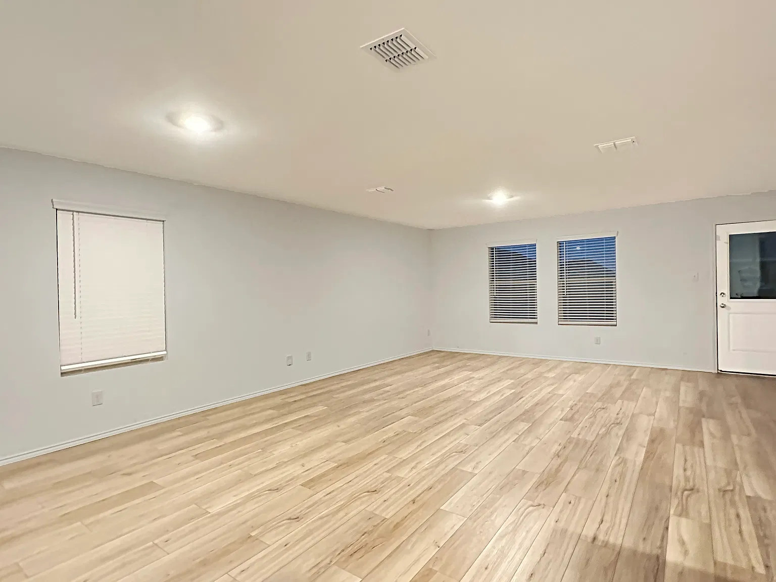 4 bed, 1726 sqft, $2,100 — Photo 3