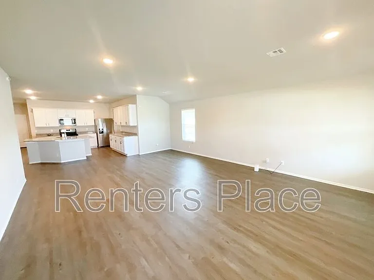 3318 N 23rd West Ave — Photo 3