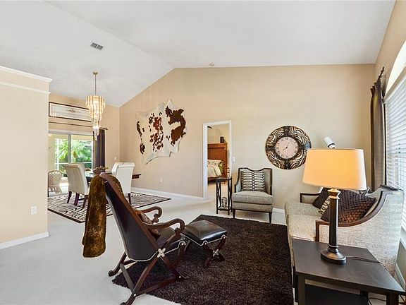 4th image of 607 Artesia St