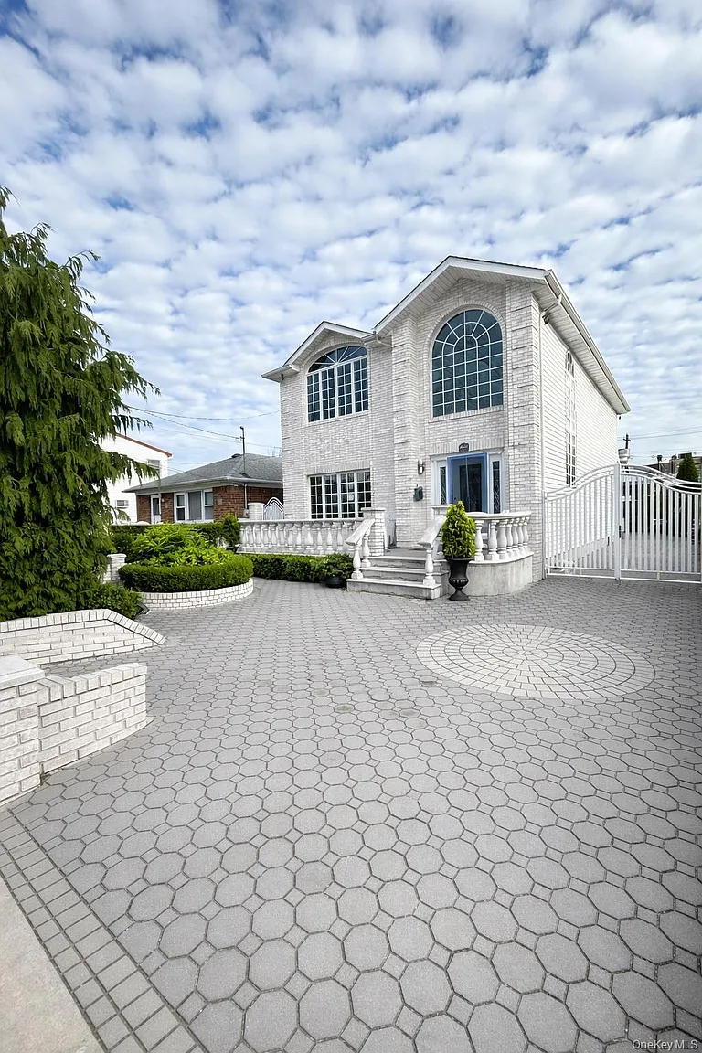 15823 92nd Street photo 1