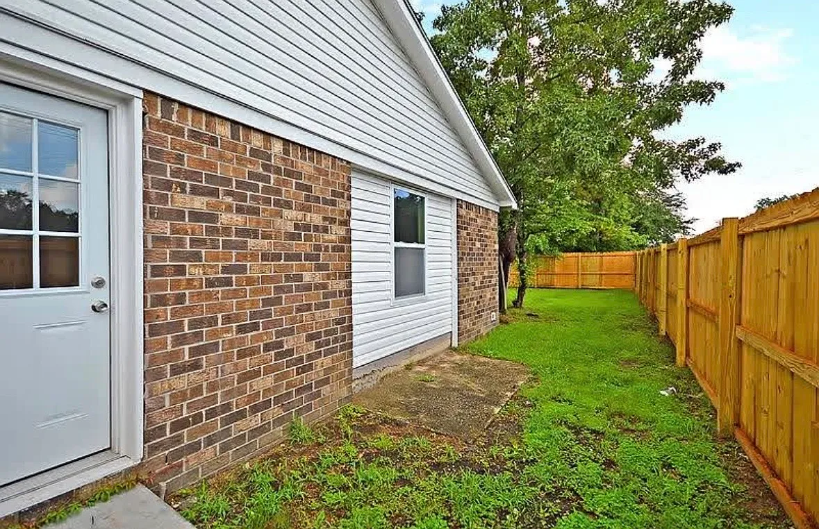 Building Photo - 202 Miami St #A