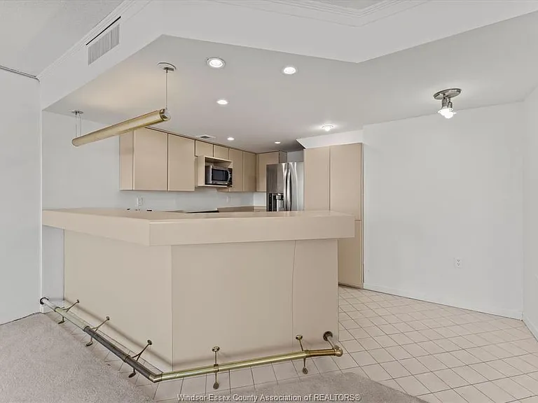 380 Pelissier St #1302 — Photo 12
