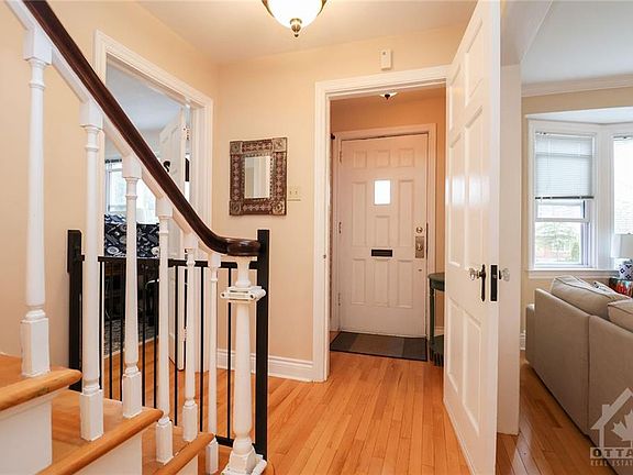 4th image of 215 Island Park Dr