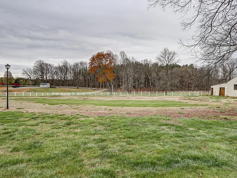 4295 Everett Rd — Photo 36