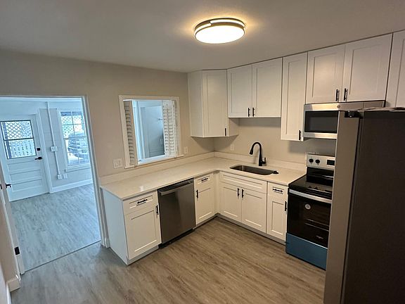 3rd image of 1401 N Westmoreland Dr #2