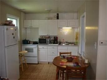3rd image of 4754 Woodend Ave