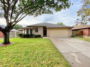 2800 Kempton Dr, Arlington, TX 76001