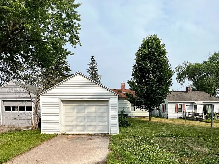 73 Robert St — Photo 2