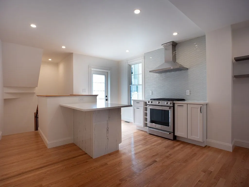 4 bed, 2.0 bath, 1800 sqft, $7,000 — Photo 2