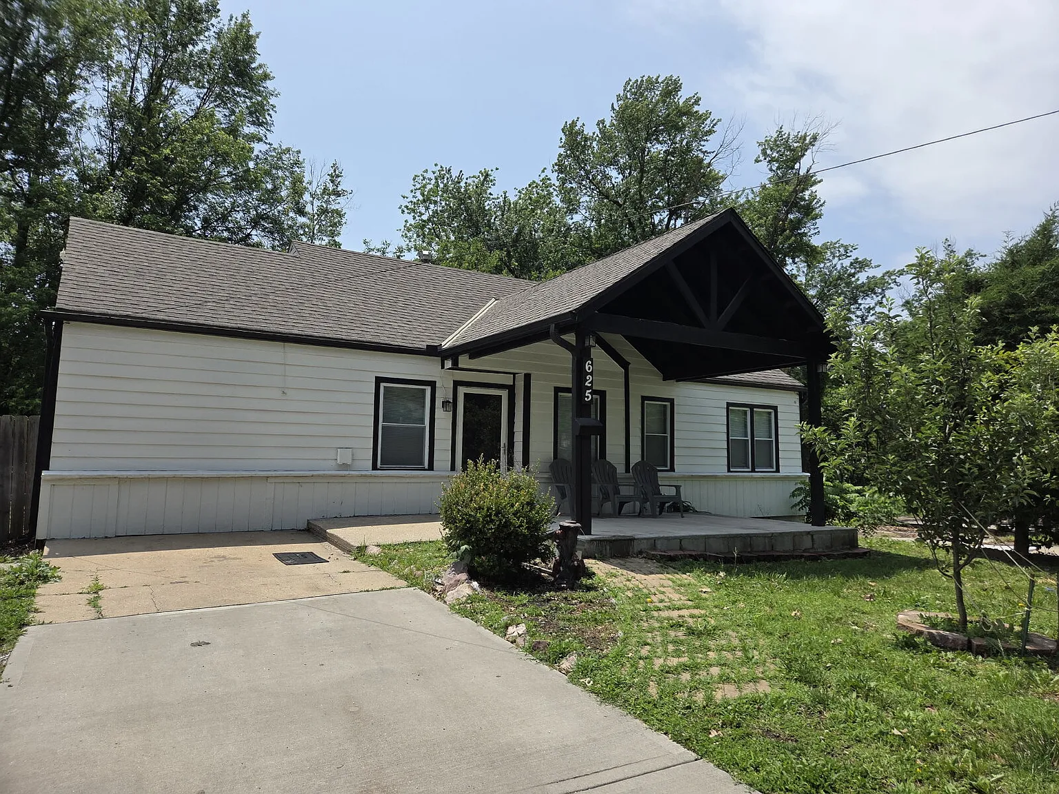 5 bed, 2.0 bath, $2,800 — Photo 2