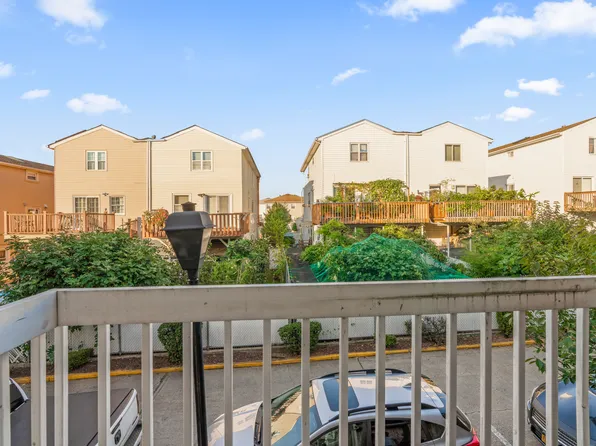 35a Country Drive North image 5 of 13