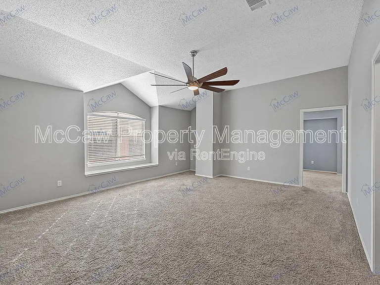 1371 Honeysuckle Ln — Photo 11