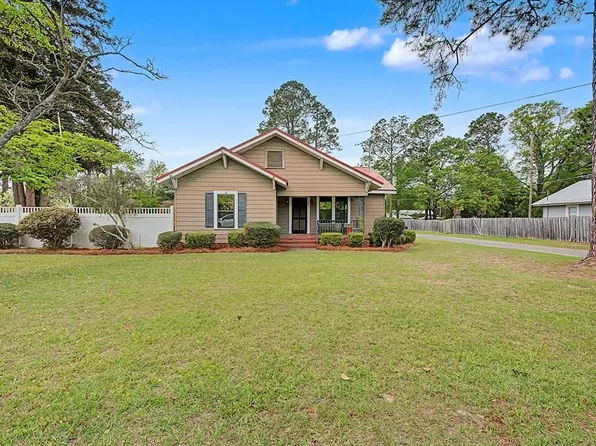 297 Saunders St SW, Pelham, GA 31779