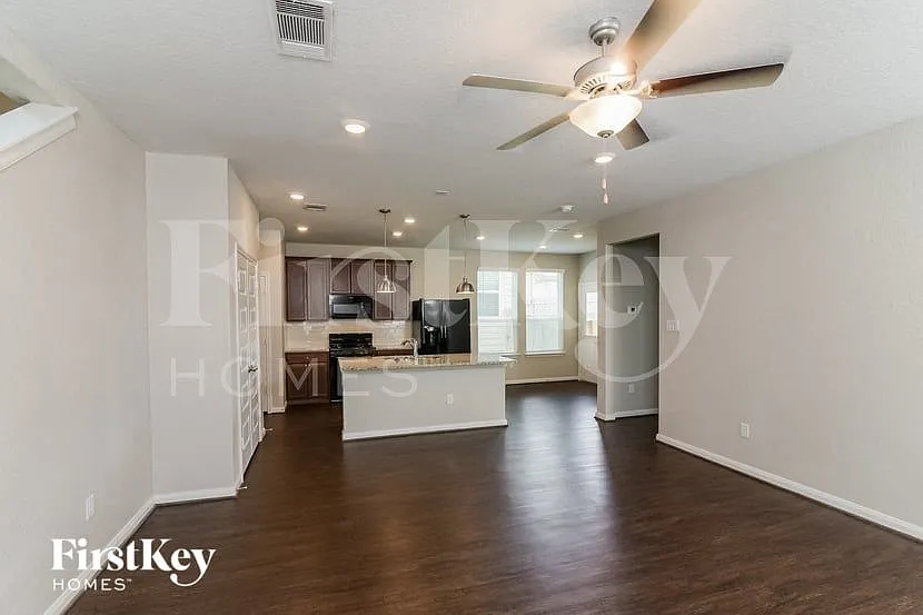 Building Photo - 5115 Longhorn Riv