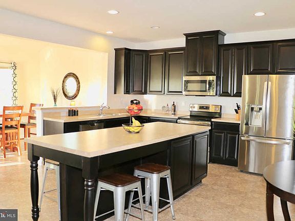 5th image of 455 Goodwick Dr