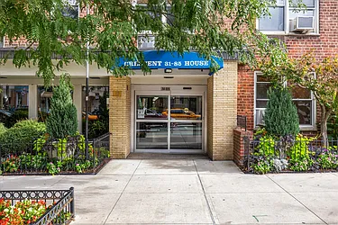 31-85 Crescent Street, #516