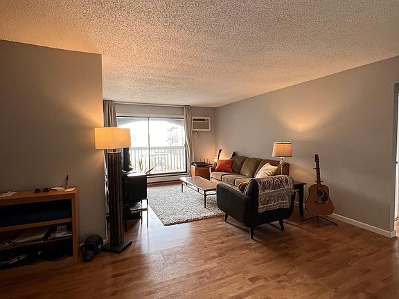 5th image of 2610 Garfield Ave APT 312