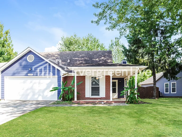 135 Hollington Dr NE — Photo 1