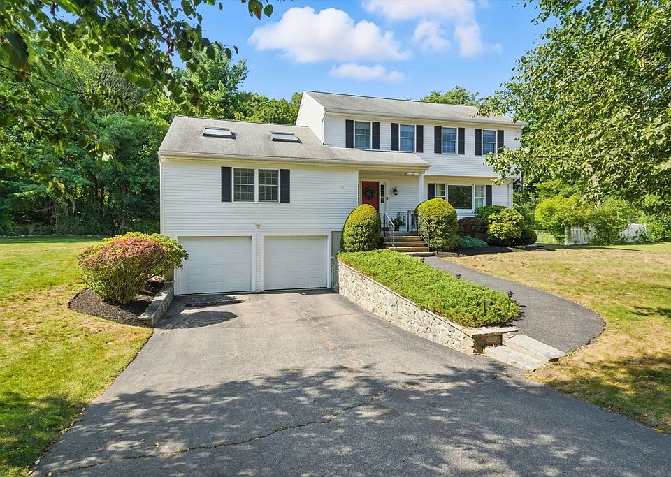 1st image of 8 Eisenhaure Ln