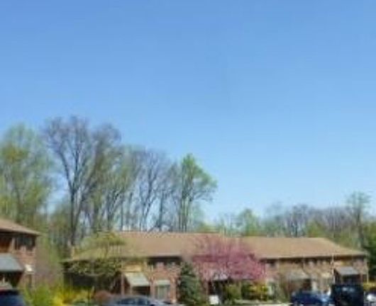 Exterior Neighborhood (street photo)