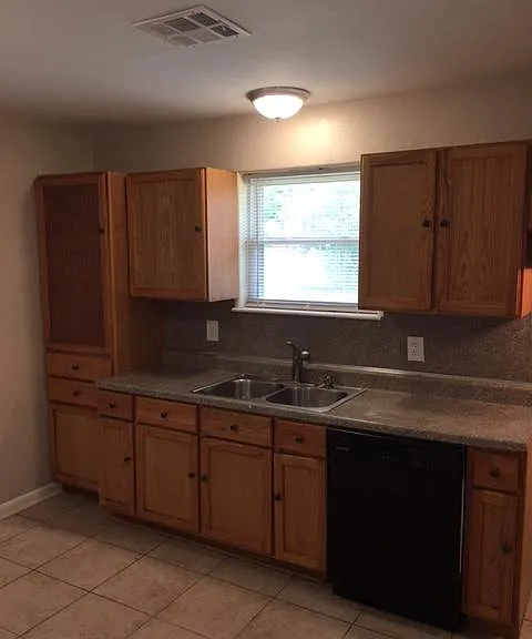 371 Joseph Pl — Photo 2