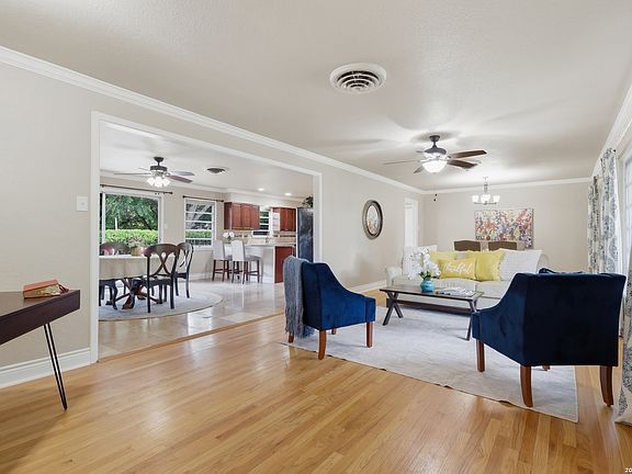 3rd image of 634 ROCKHILL DR