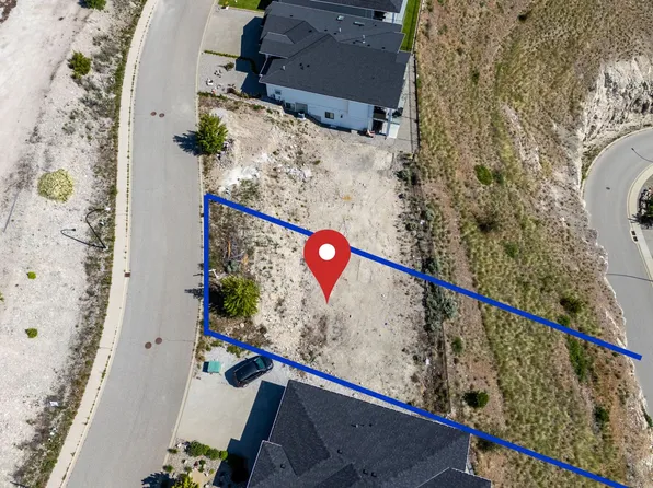 6040 Gerrie Rd, Peachland, BC V0H 1X4