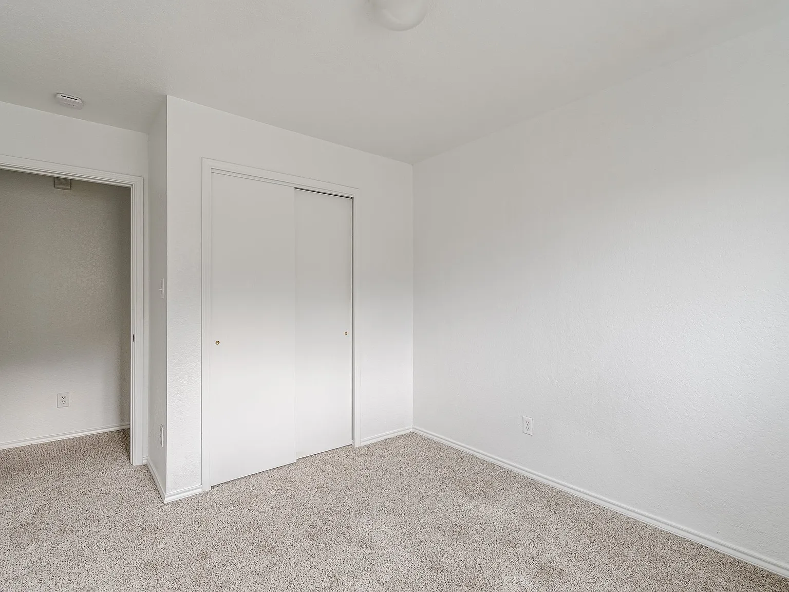 4 bed, 2278 sqft, $1,895 — Photo 4