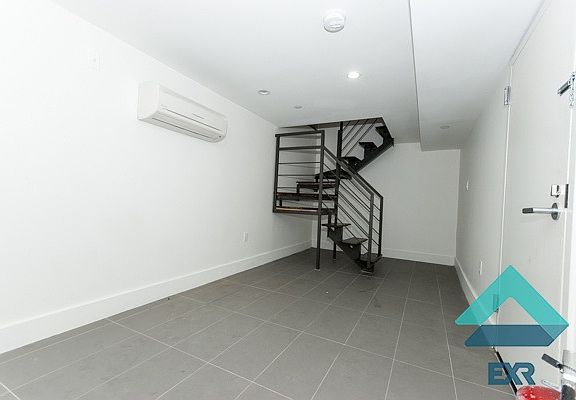5th image of 308 Jefferson St APT 1B