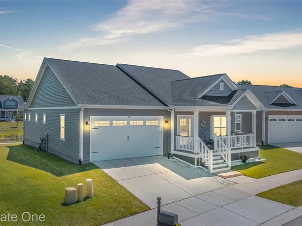 9265 Regency Blvd, Pinckney, MI 48169
