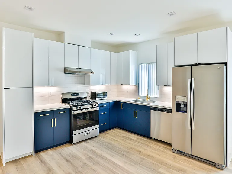 5536 Lexington Ave — Photo 1