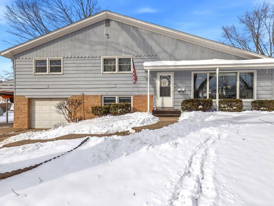 1930 Saint Anne Ct, Dubuque, IA 52001