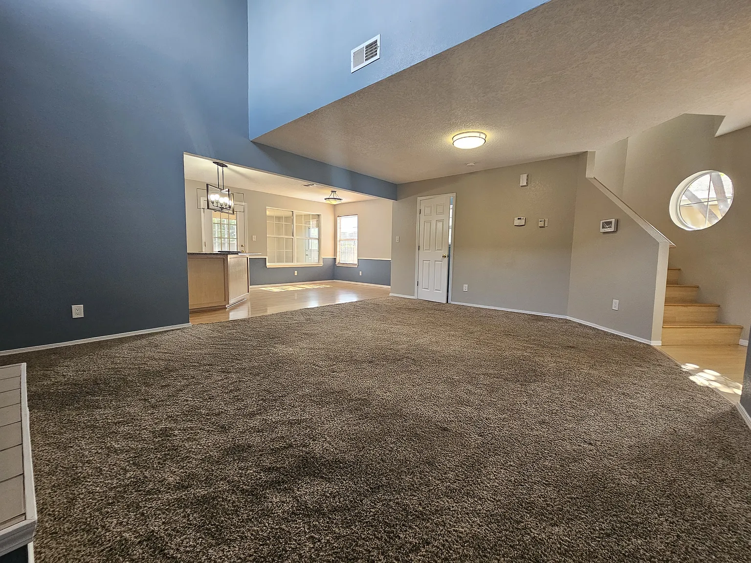 3 bed, 2.5 bath, 1871 sqft, $2,400 — Photo 3
