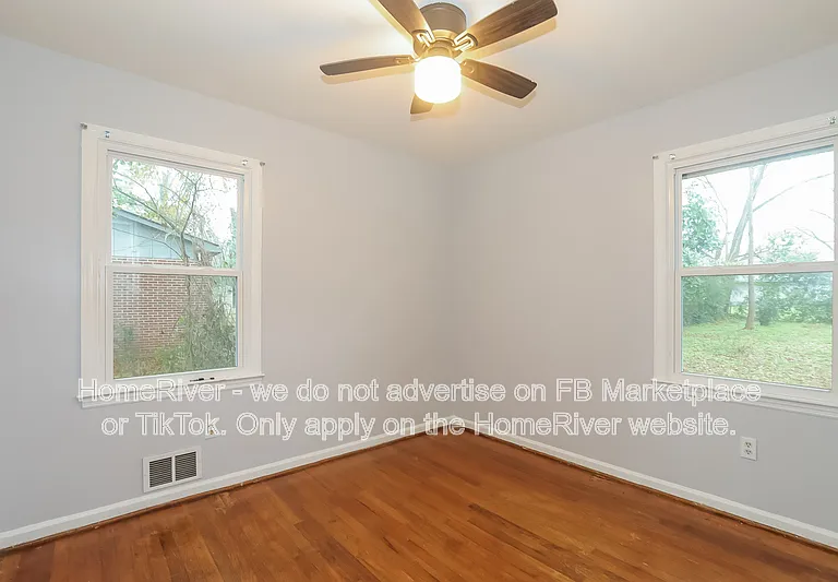 309 E Meadow Dr — Photo 11